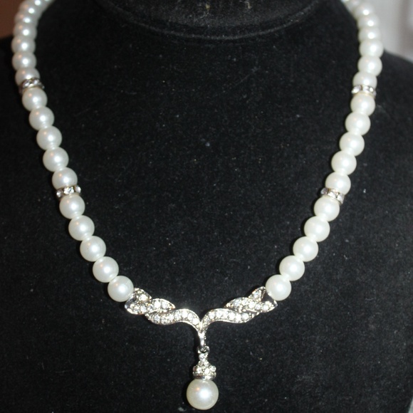 Nwt:Brides Wedding Cz & Pearls(Faux)white Necklace - Picture 5 of 5